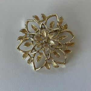 Vintage Sarah Coventry Petal Lure Brooch